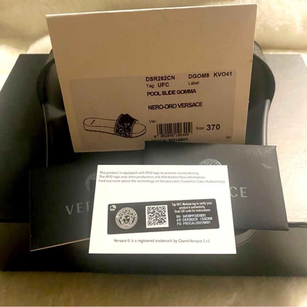 NIB Versace Women's Medusa Slide Sandals in Black/ Gold - Size 37 - Picture 7 of 16